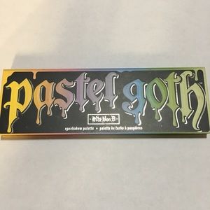Kat Von d pastel goth palette!
